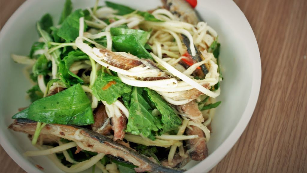 gỏi xoài khô cá trích